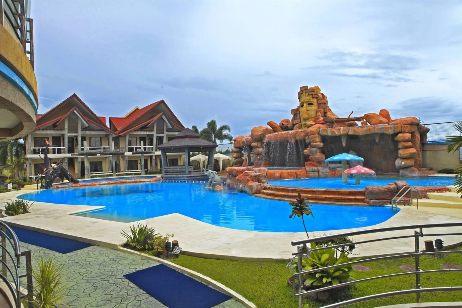 MO2 Westown Hotel Iloilo