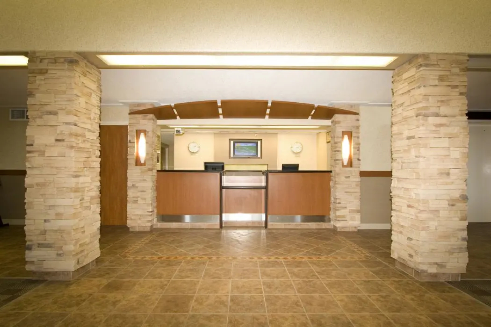 Woodlands Inn & Suites