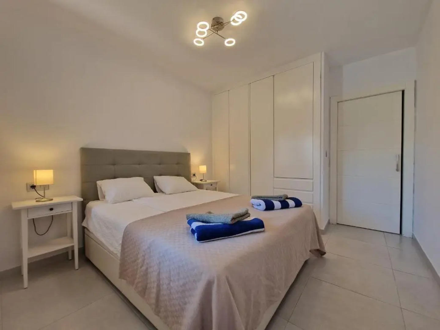 Lo Pagan Holiday House