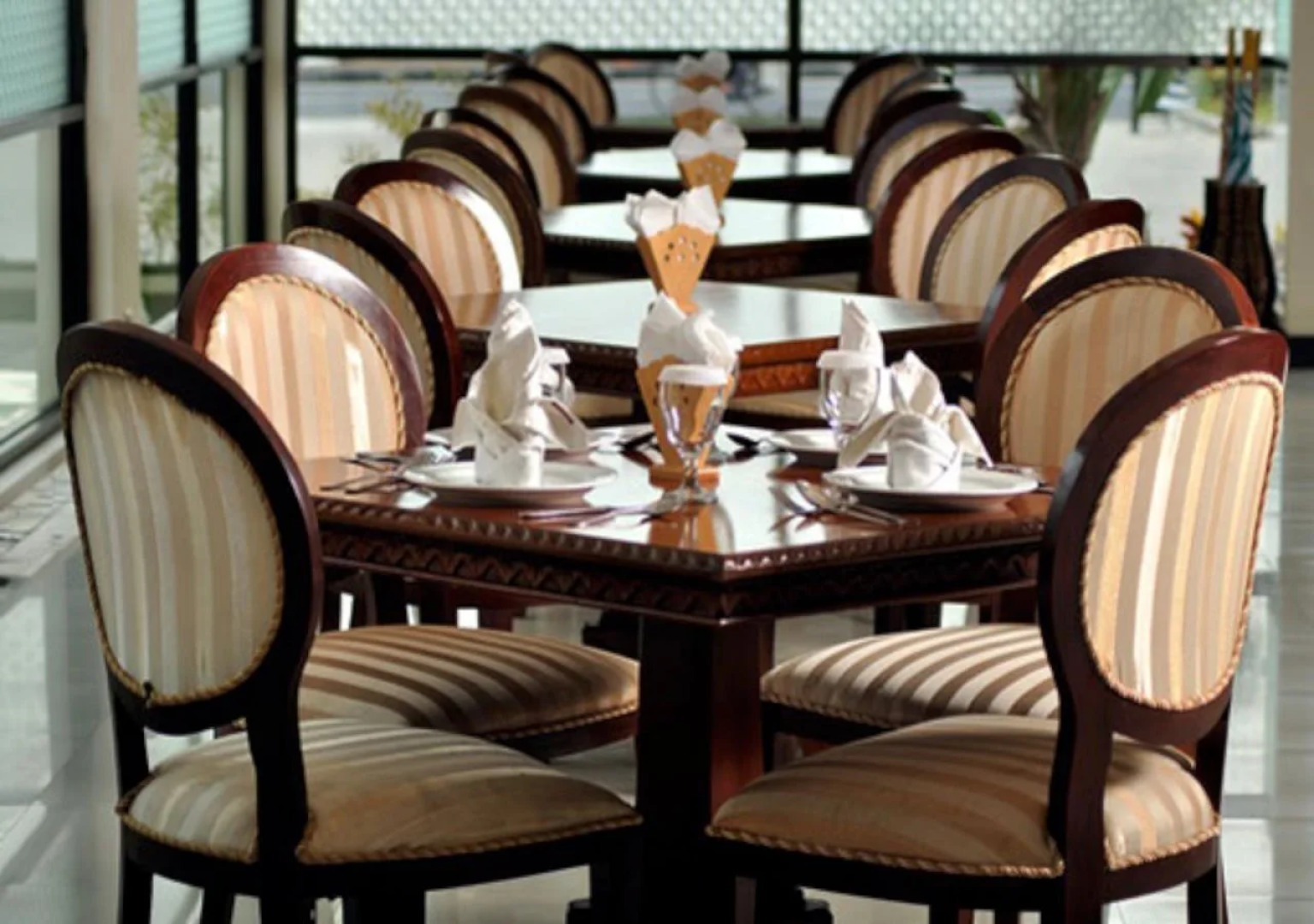 Yusro Hotel Restaurant & Convention