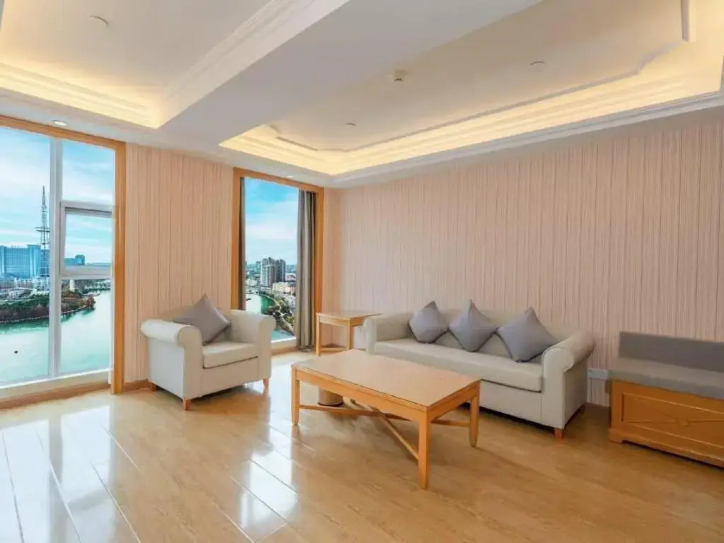 Vienna International Hotel (Tianmen Wanda Plaza Donghu Branch)