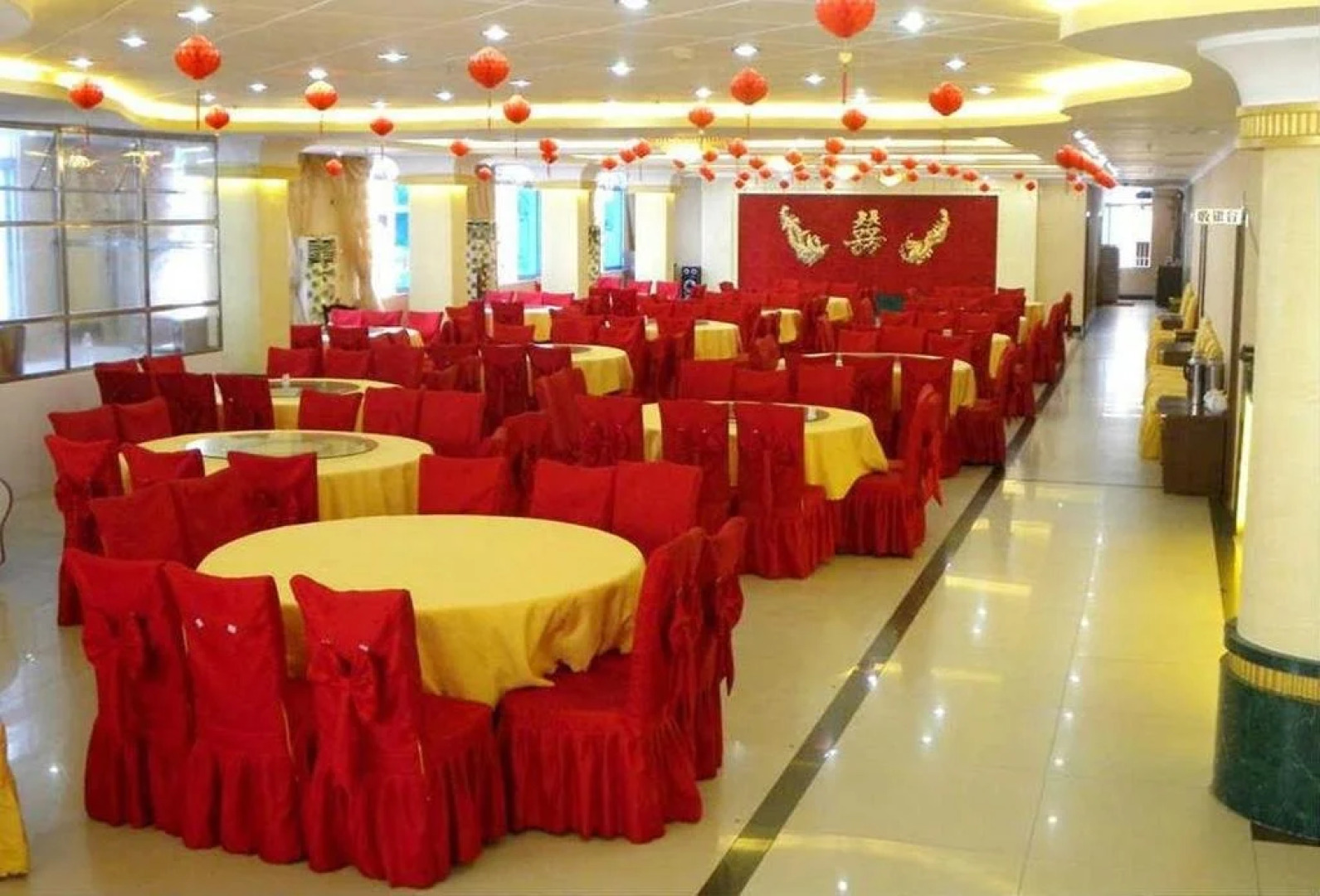 东兴王朝大酒店