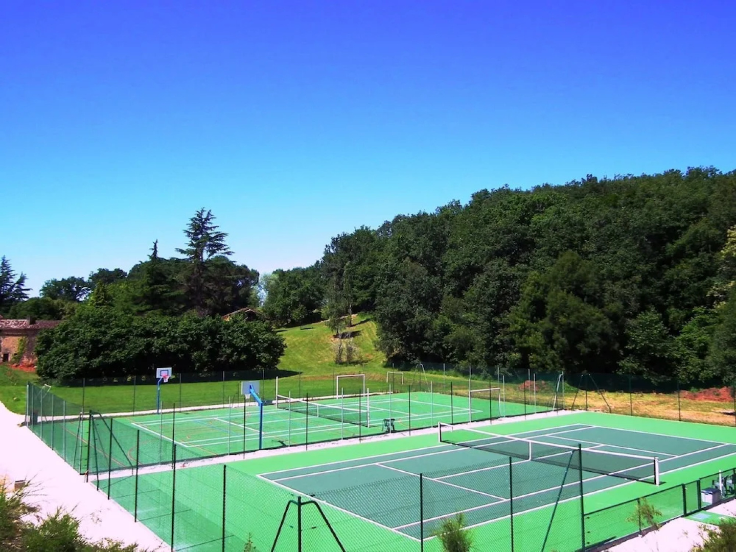Nice Villa With Dishwasher Located in the Dordogne