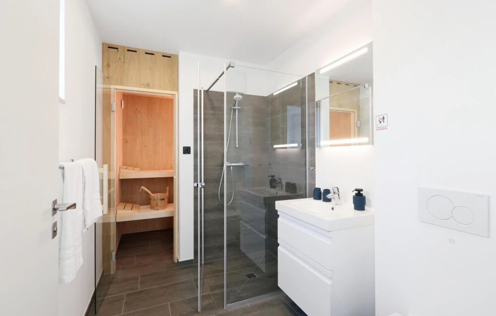 Nice Home in Lembruch/dümmer See With 2 Bedrooms, Wifi and Indoor Swimming Pool