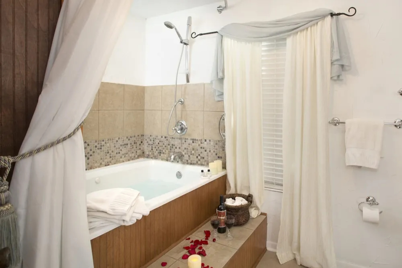 The Lakehouse Bed & Breakfast