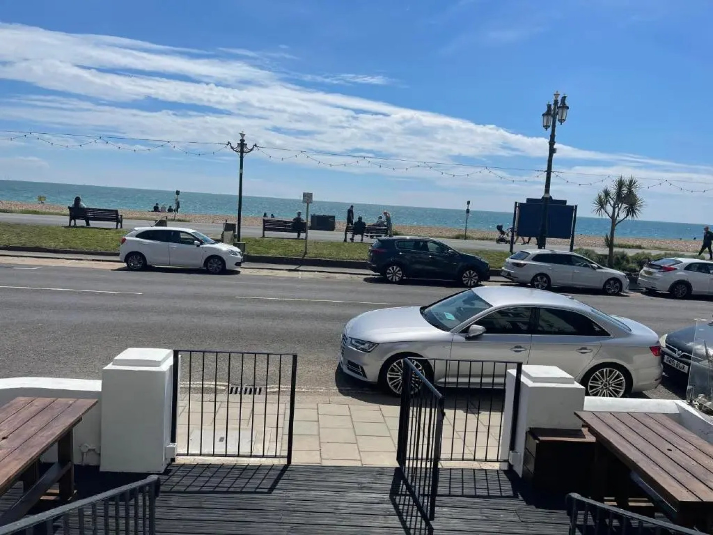 Seaview Flat with Balcony, Spacious 2 Bedroom