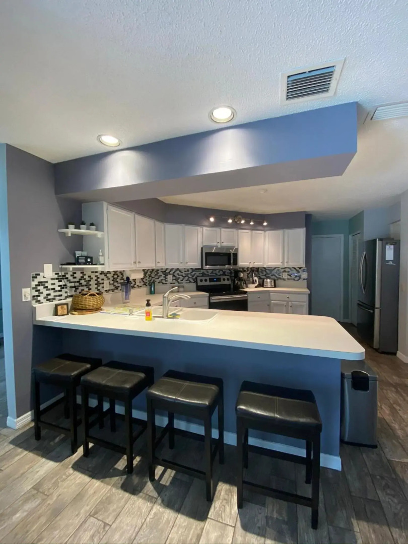 3 bedrooms house with private, heated pool 8 miles to Siesta Key Beach,