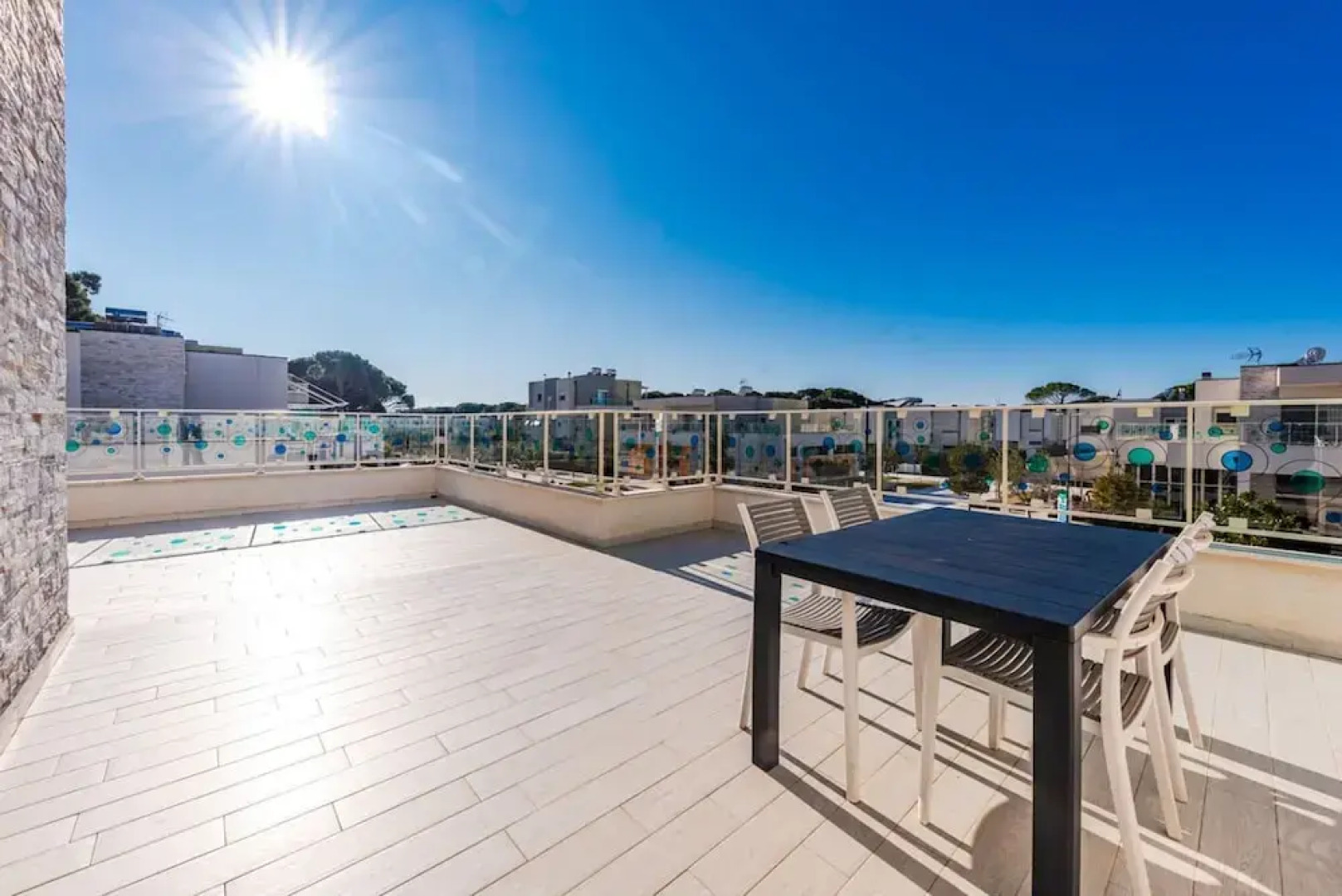 Stylish Studio With Spacious Balcony -trendafili