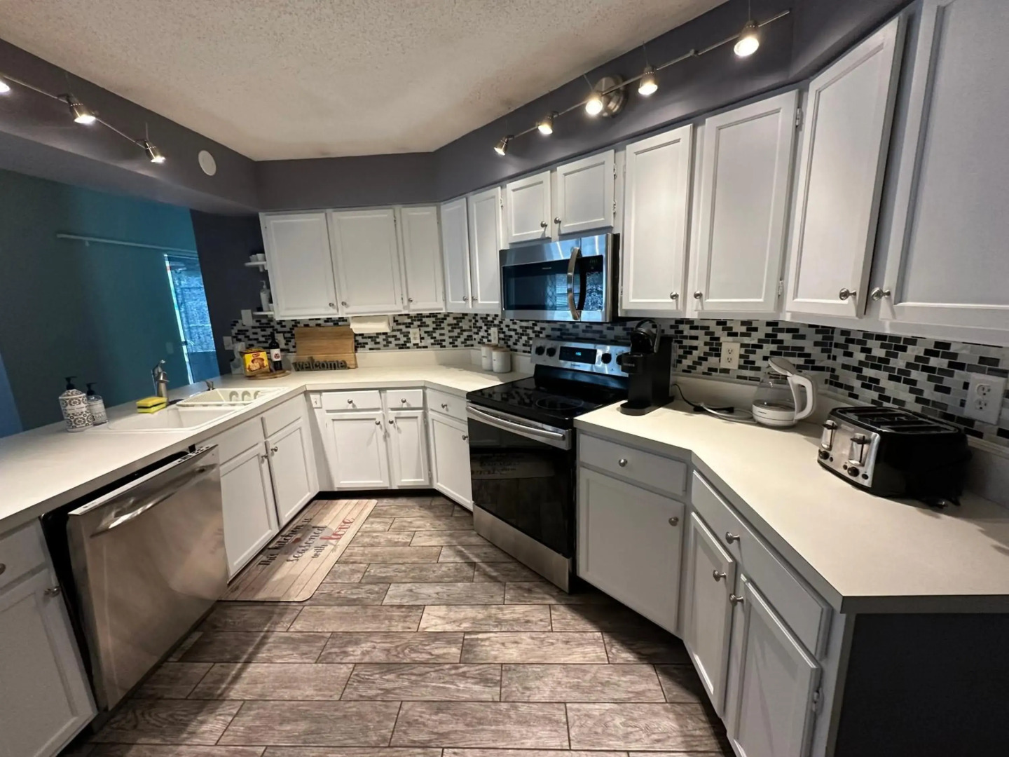 3 bedrooms house with private, heated pool 8 miles to Siesta Key Beach,