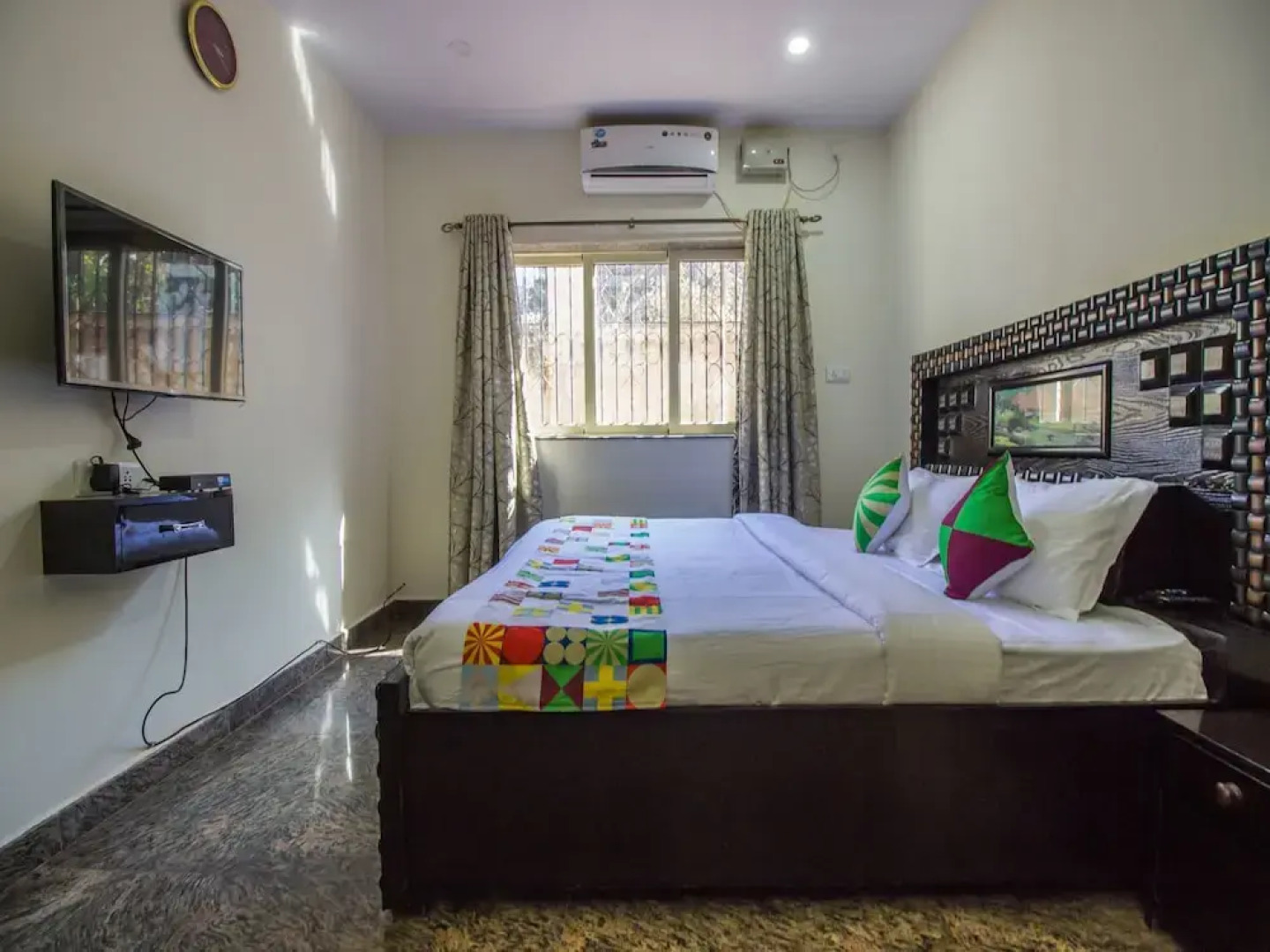 OYO 11587 Home Spacious Studios Nerul