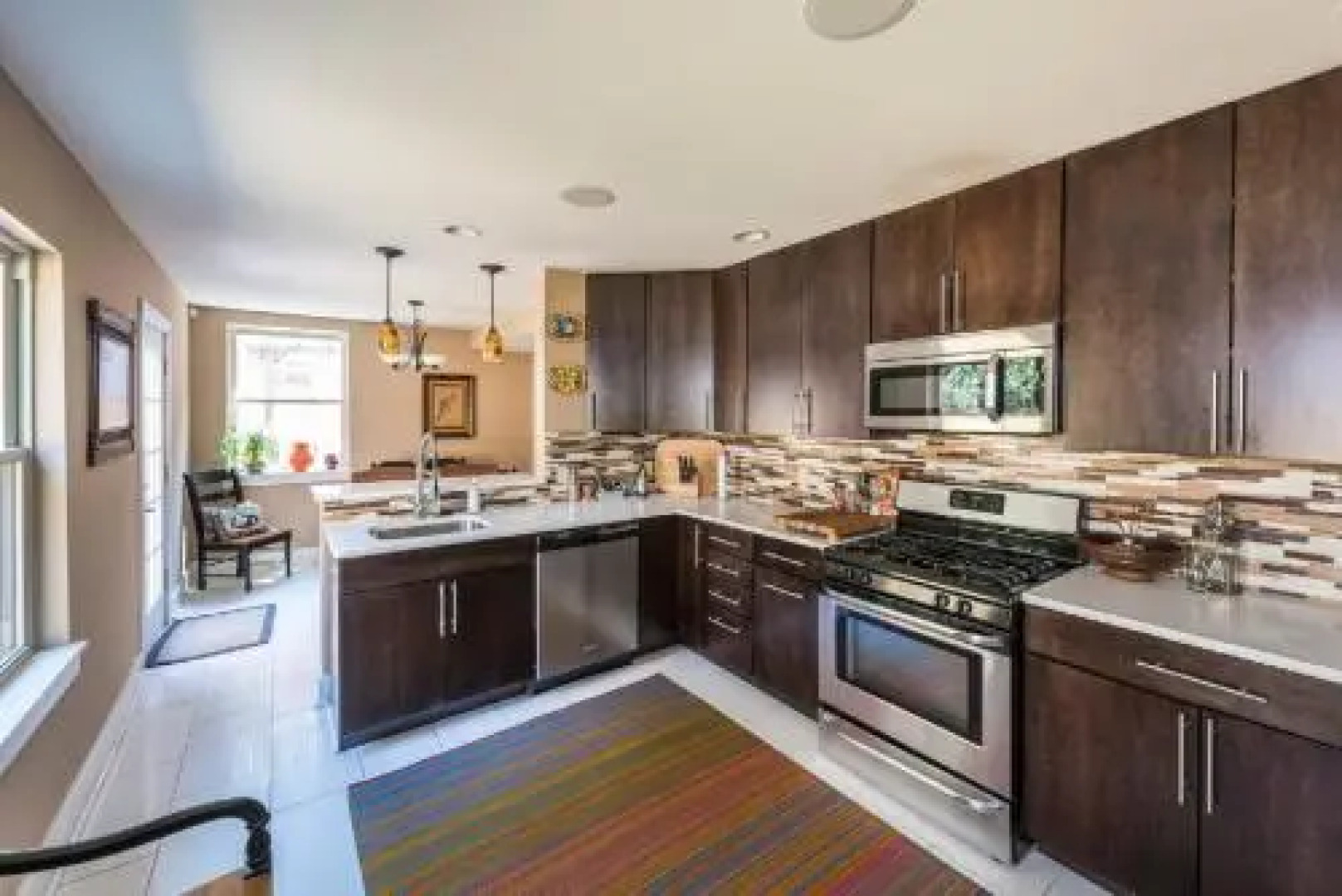 Gorgeous! Parking! Park Front!