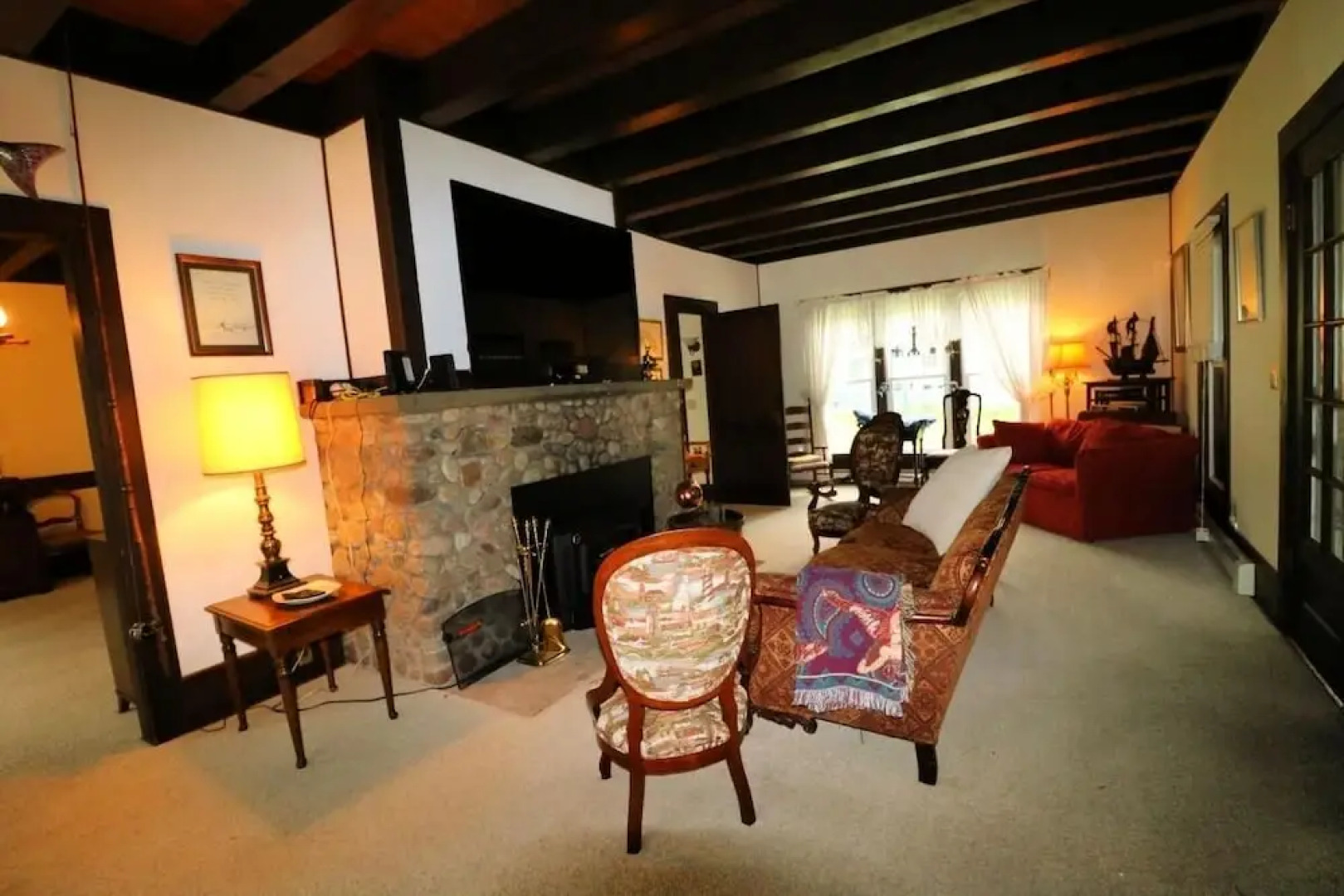 4757 Whiteside 6 Bedroom Home