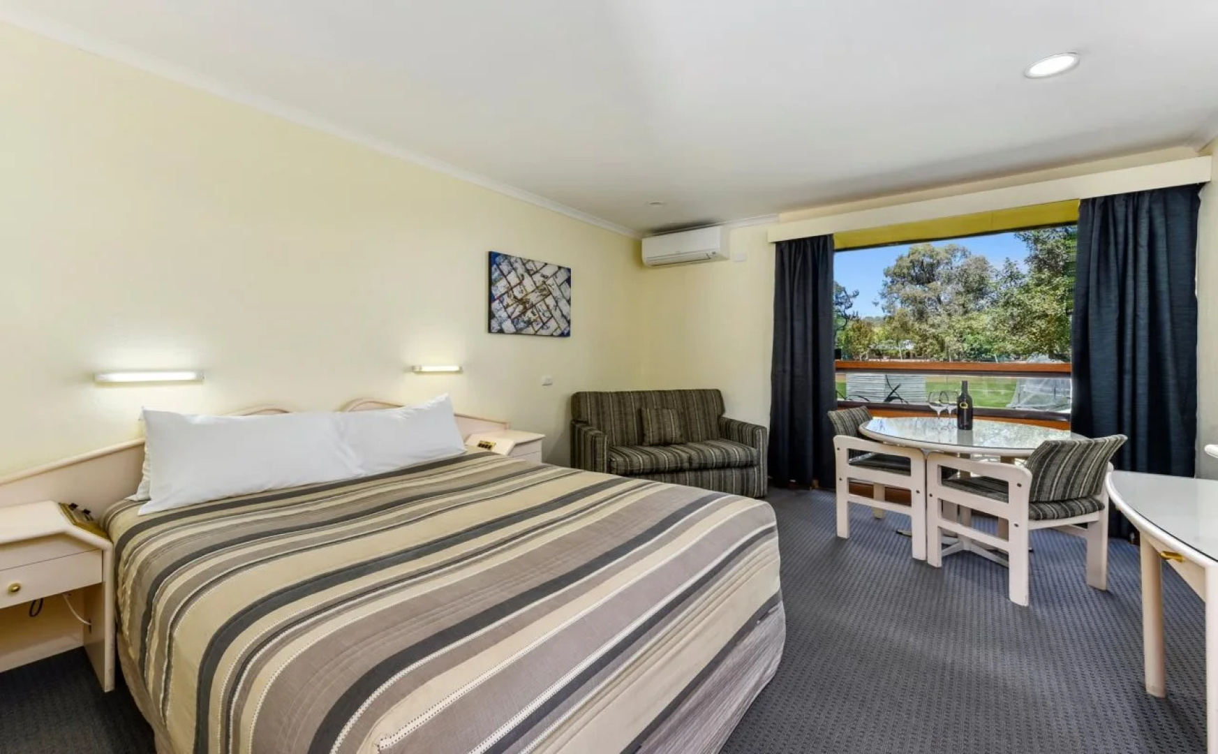 William Macintosh Motor Lodge