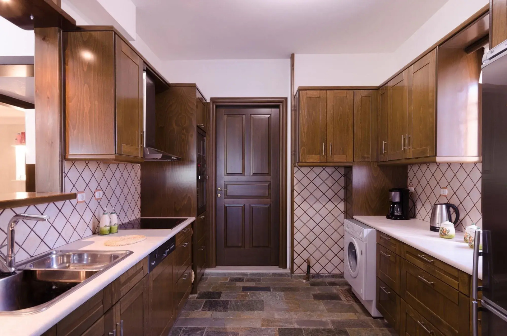 Dim Art Traditional Villa