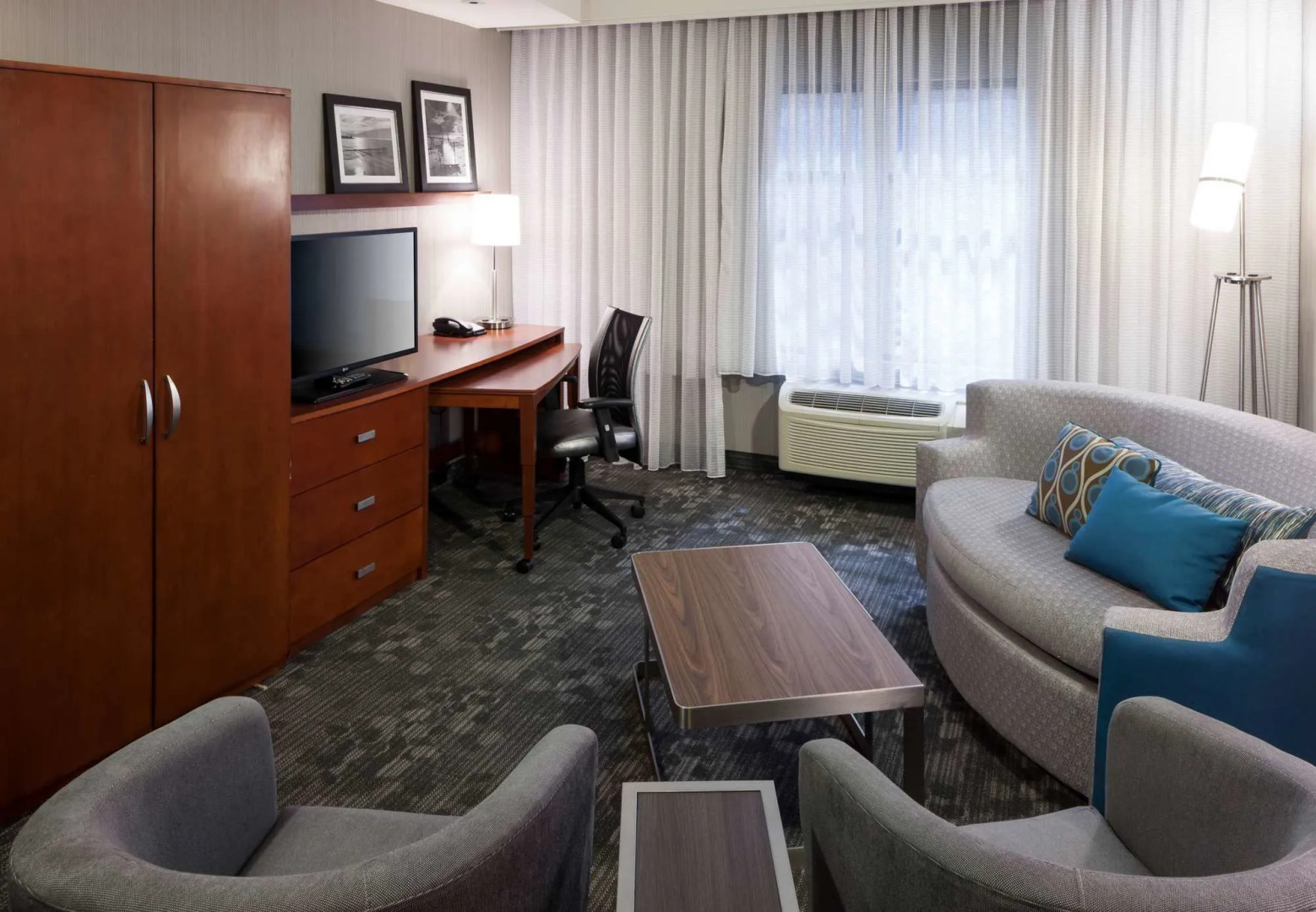 Courtyard by Marriott Santa Clarita Valencia