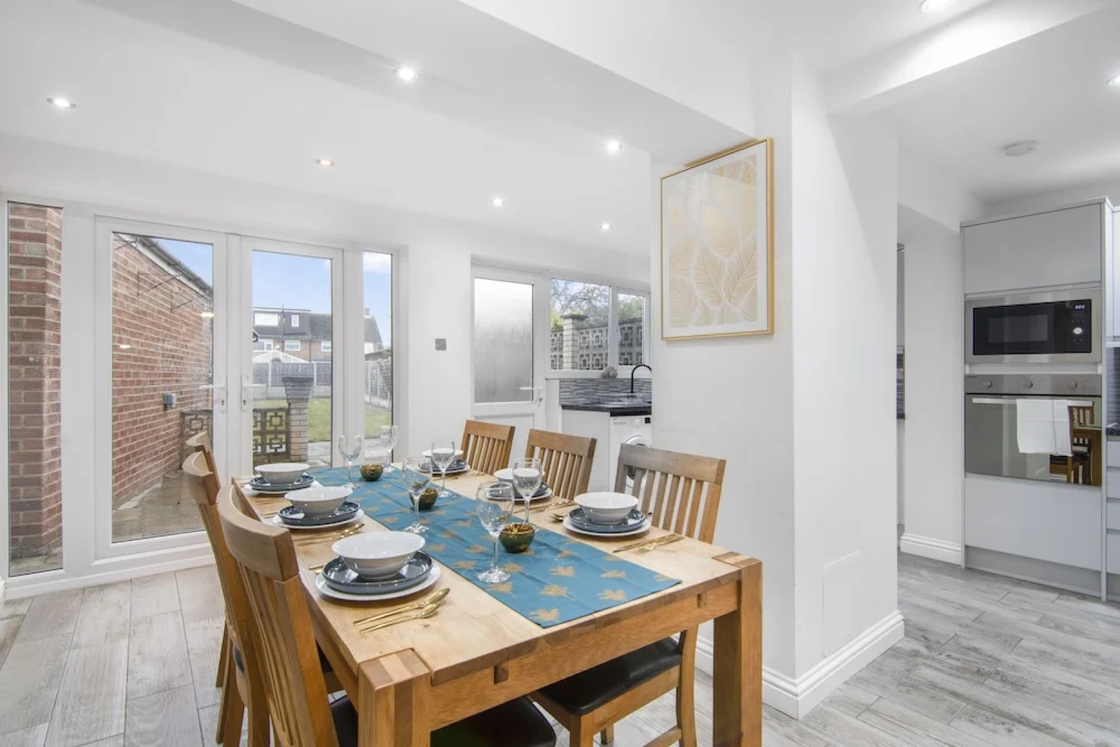 3 Bed House - Sleeps 5 - Garden - Parking