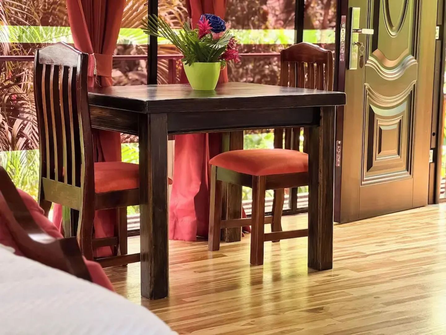 Hotel Heliconias Nature Inn & Hot Springs