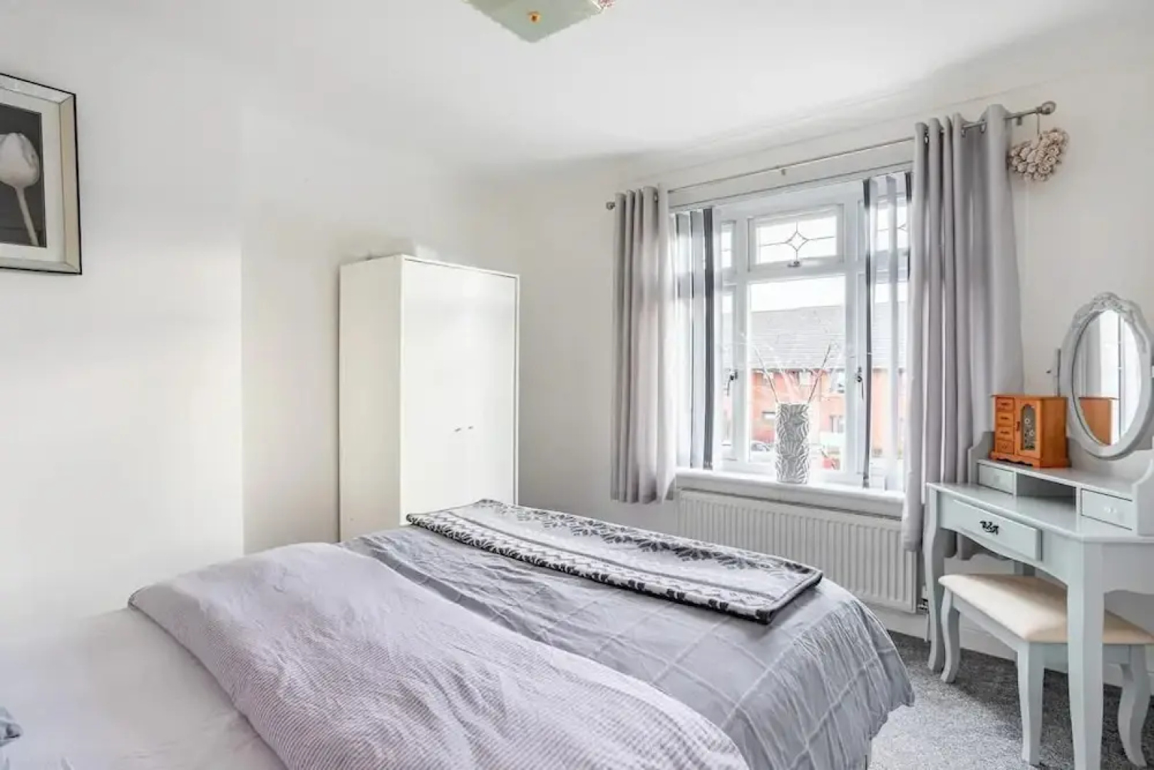 Captivating 2-bed House in Hamilton With Jacuzzi