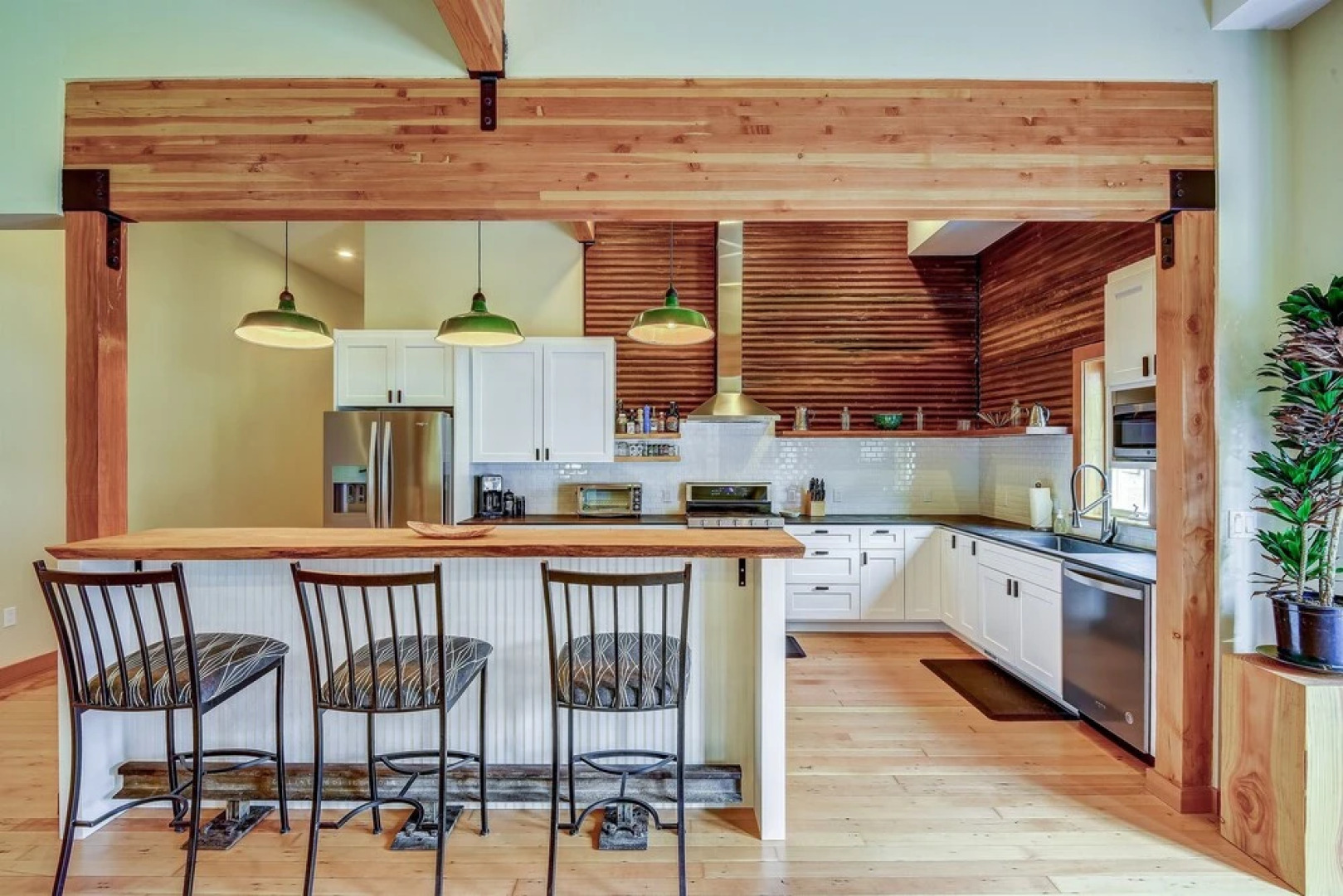 Onemish Lodge - Five Bedroom Home with Mountain View