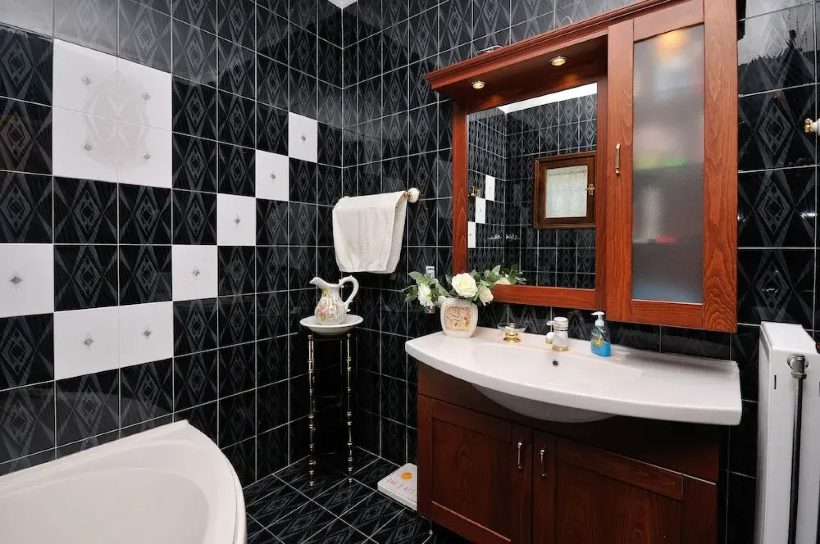 Family Maisonette with Pool near Beach