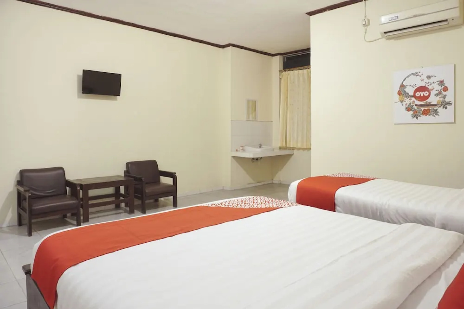 OYO 561 Hotel Citra Indah Near RS Ludira Husada Tama