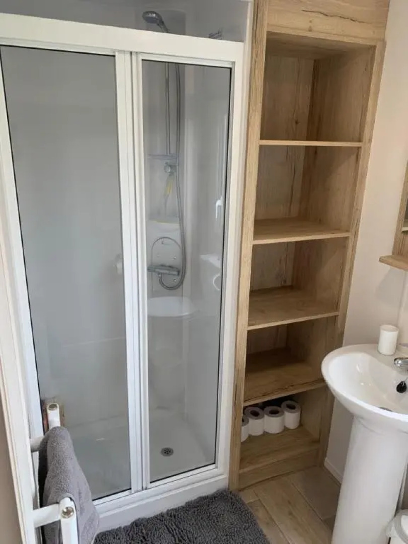 Alberta holiday park, Whitstable, 2 Bed park home DP42