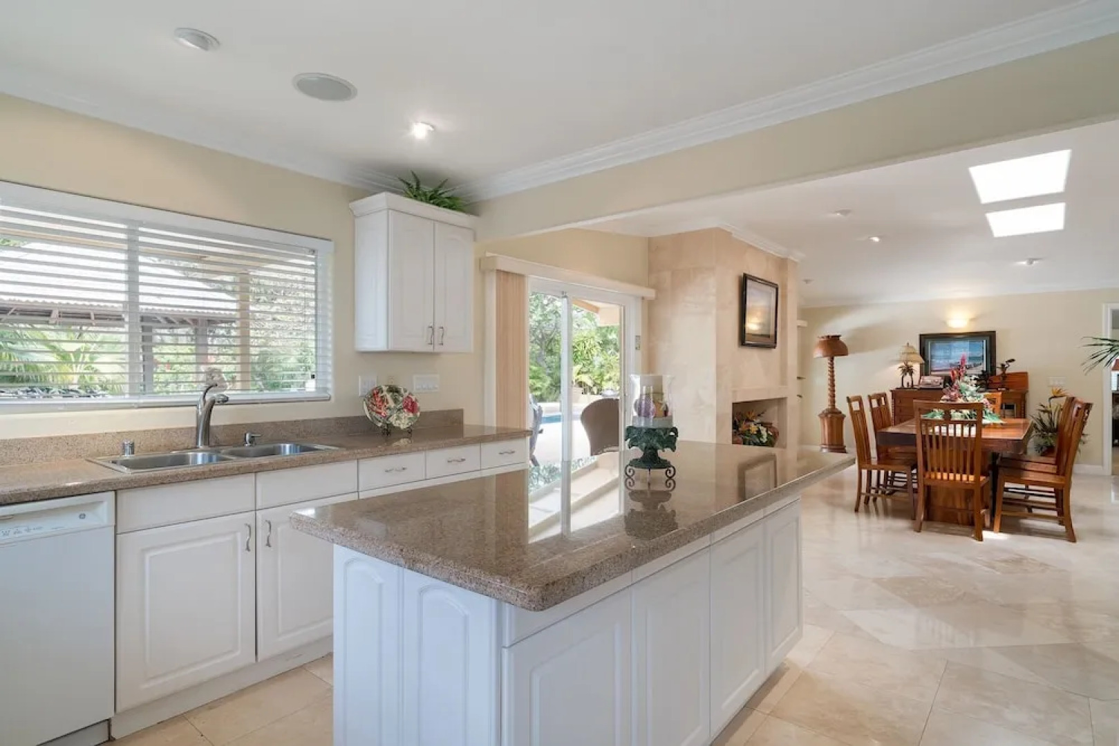 Kailua Beachside 4 Bedroom Home by RedAwning