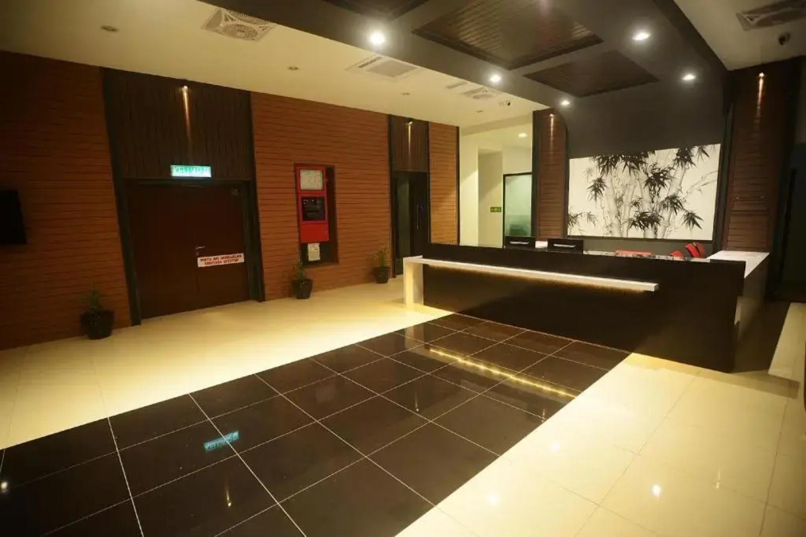 Star-Well Hotel