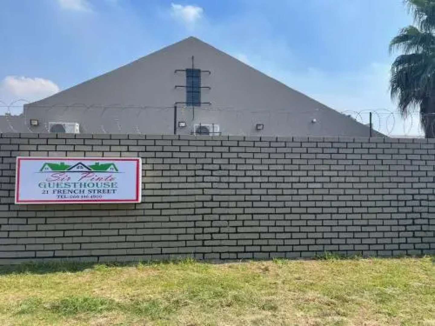 Sir Pinto Holiday Inn