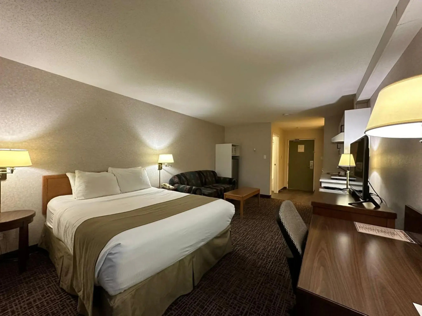 Lakeview Inn & Suites - Fort St. John