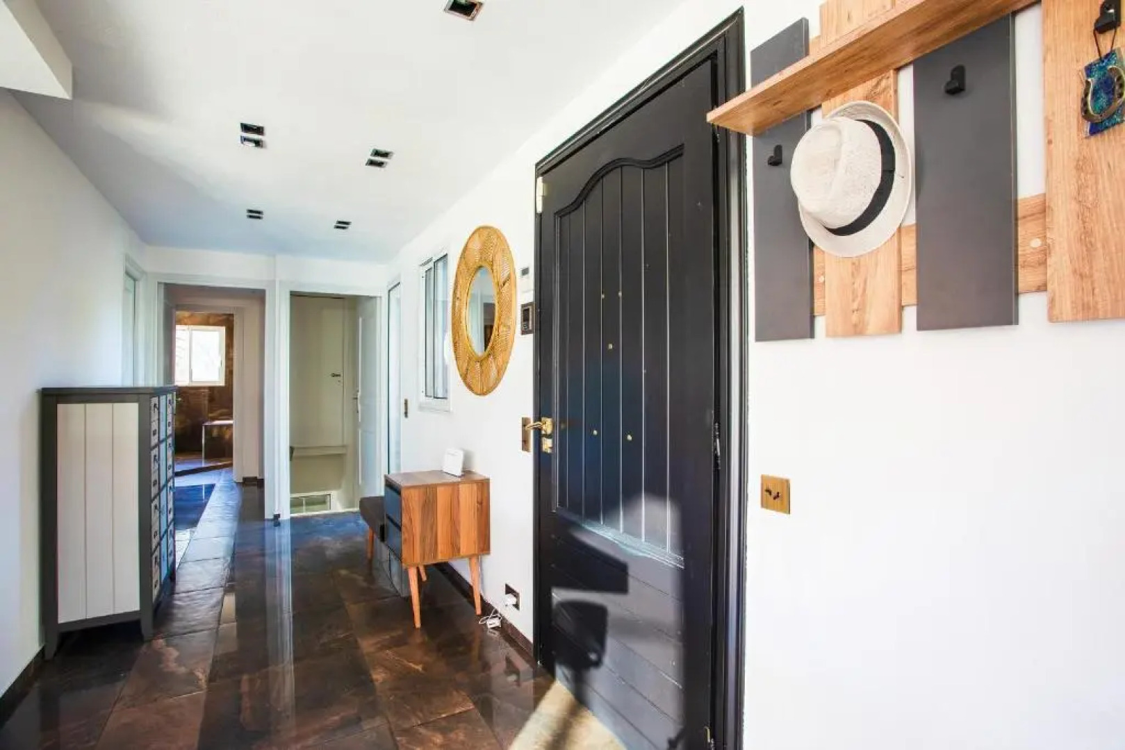 Serene Luxurious Hillside Villa Near Cannes