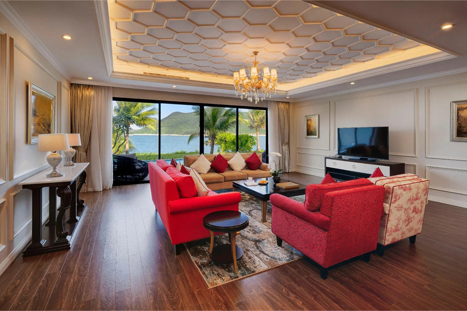Nha Trang Marriott Resort & Spa, Hon Tre Island