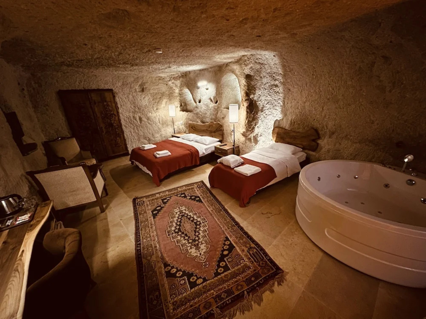 Asma Alti Cave Suits