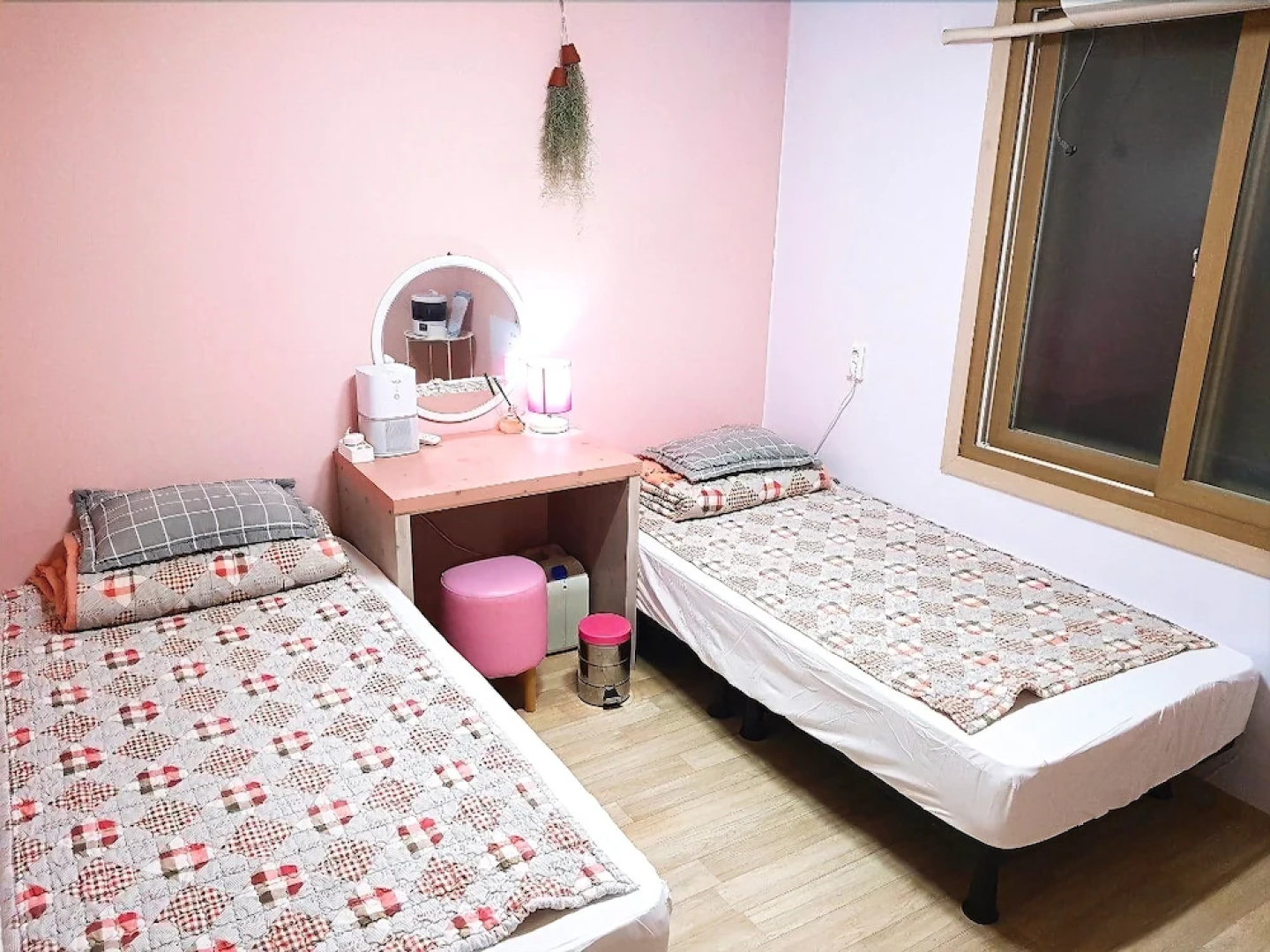 Across the Street Guesthouse - Hostel