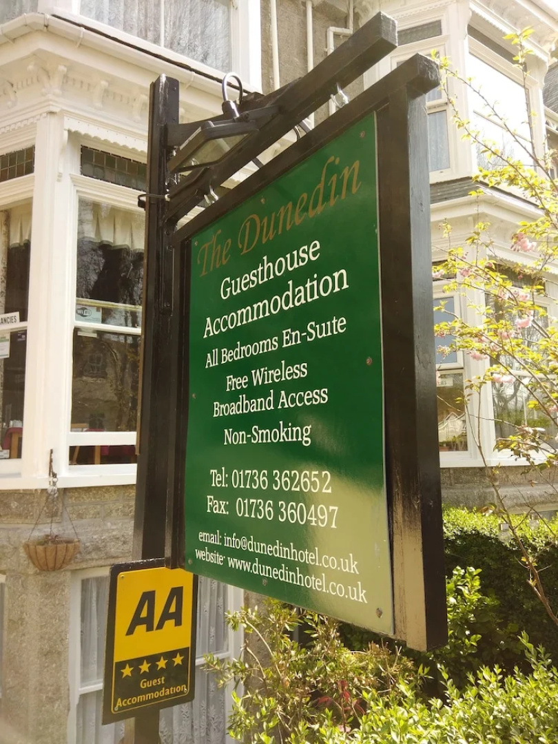 Dunedin Guest House