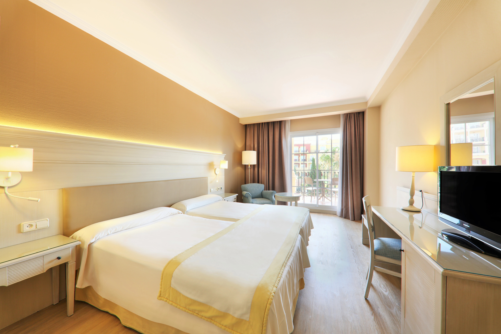 Отель Iberostar Waves Málaga Playa