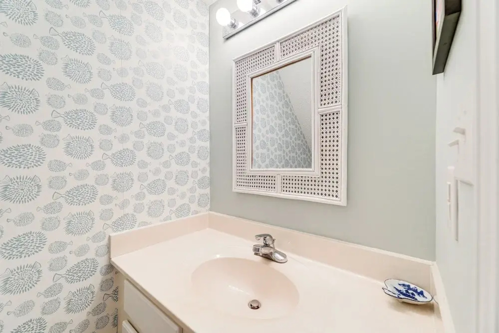 Well-equipped Emerald Isle Townhome: Pets Welcome!