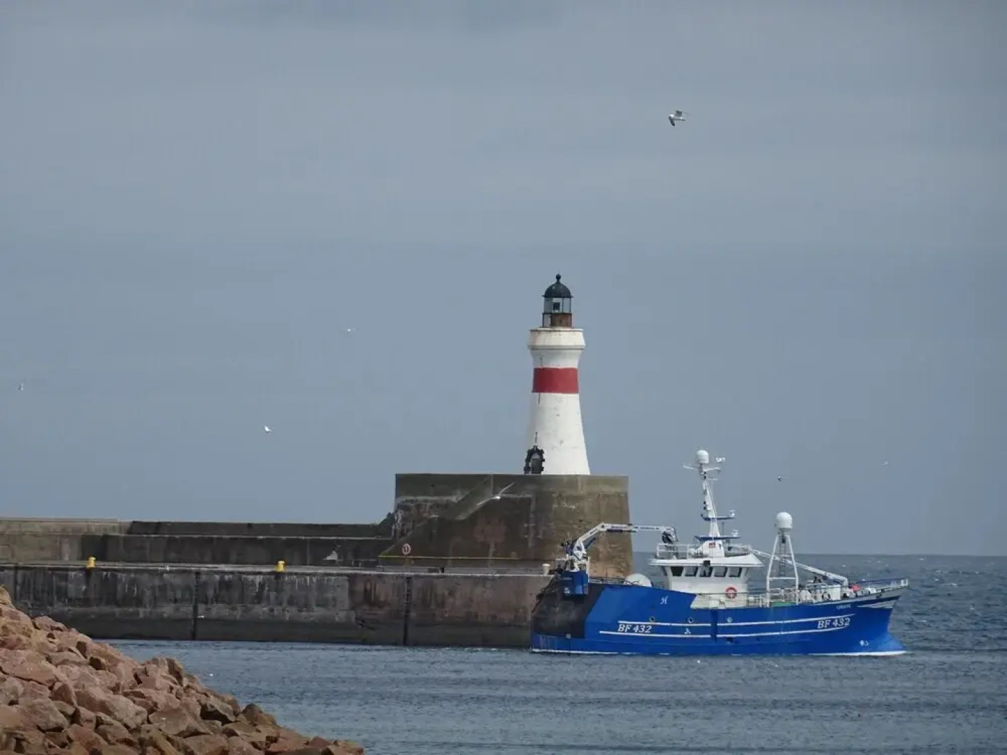 Green Yurt With Hot Tub - Sleeps 3, Parking & Wifi