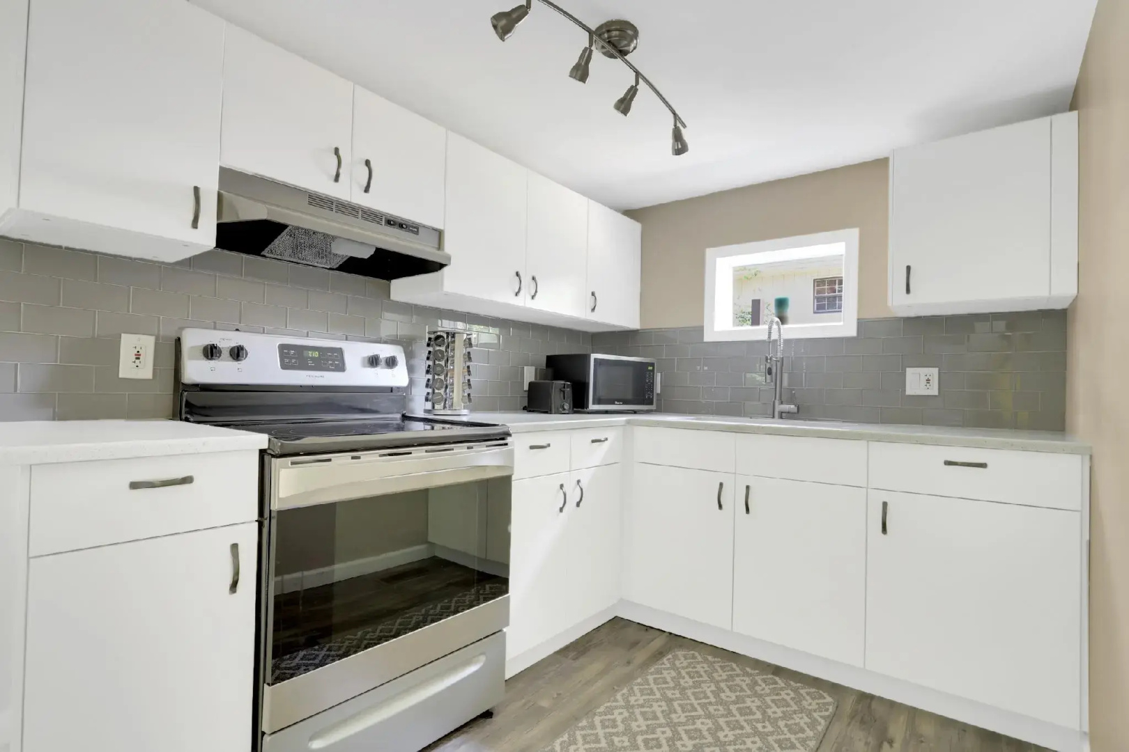 Colony Suite