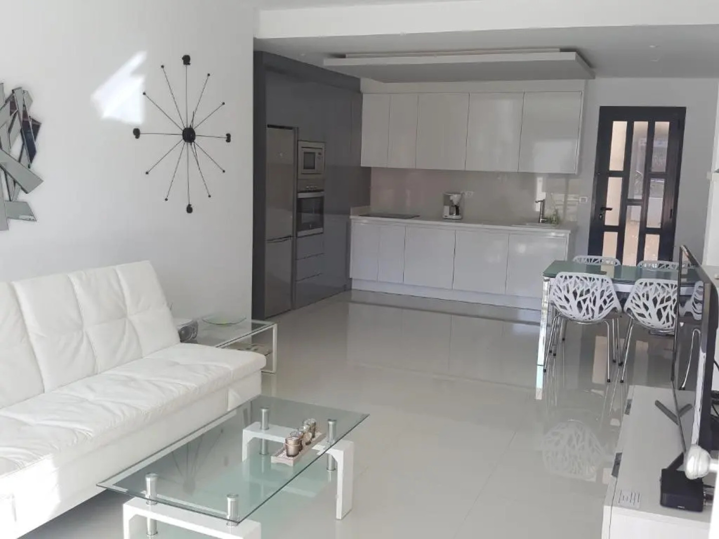 Playa Elisa Bay app 411