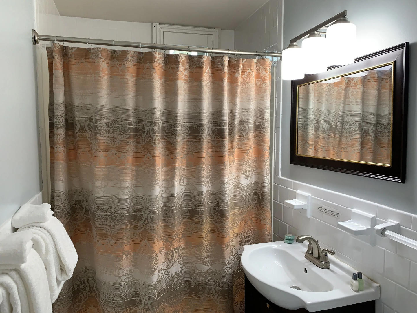 Vineyard Harbor Motel - Private Beach