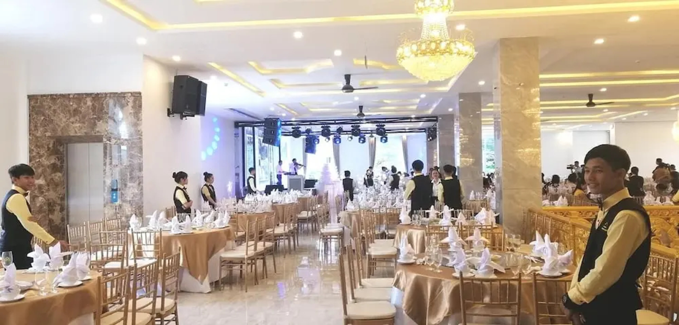 Tam Chau Luxury Hotel