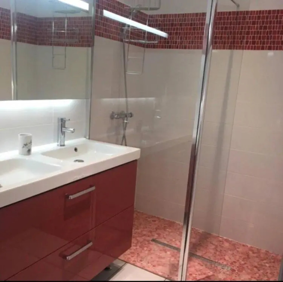 100 Metres de la Plage