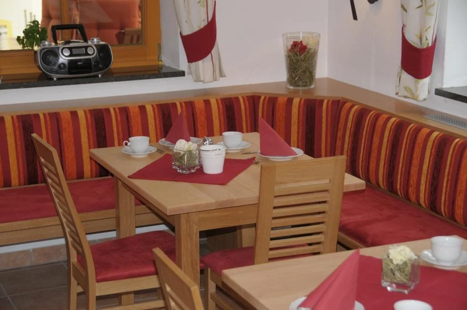 Almchalet Alpenflora