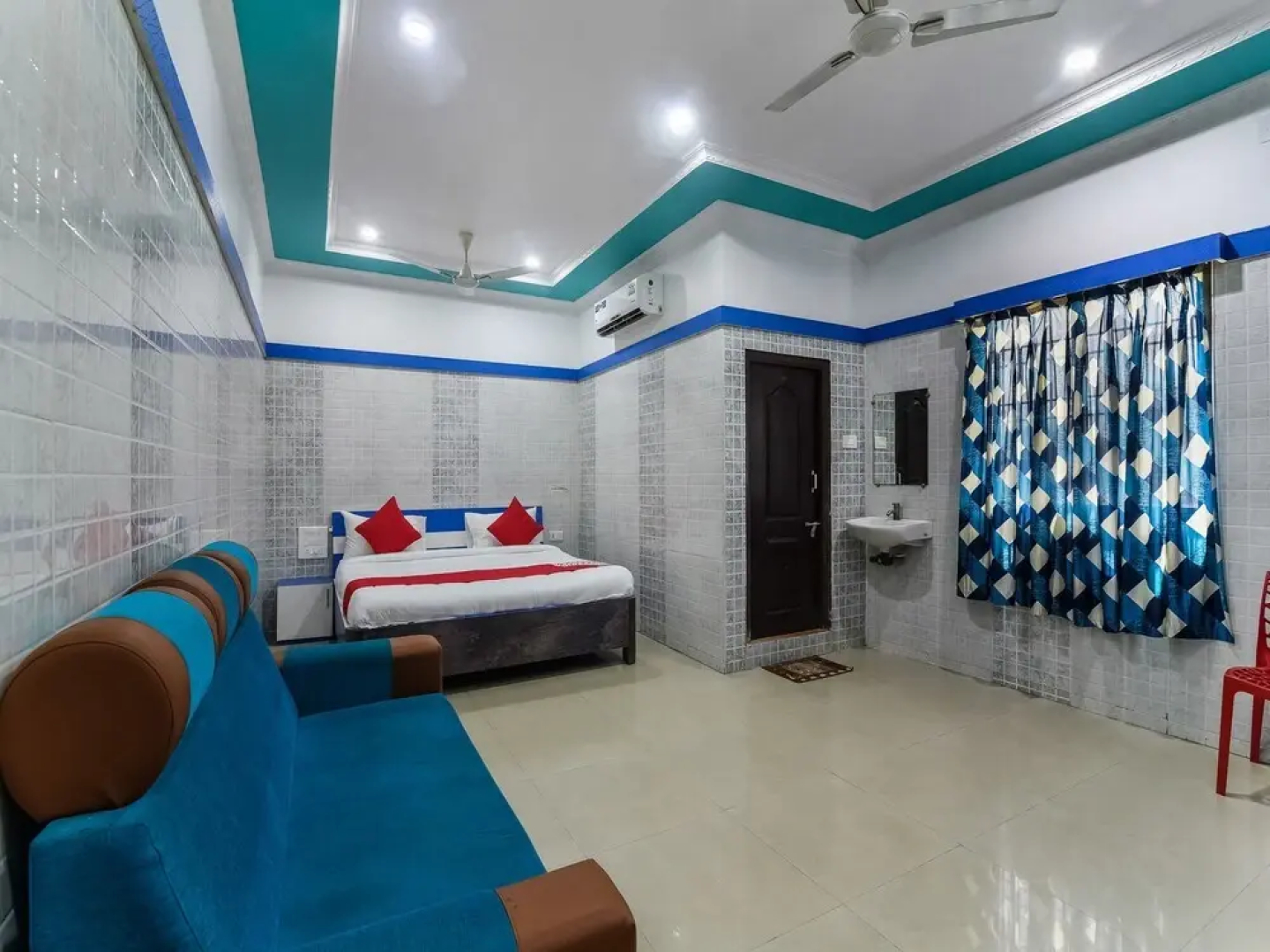 Hotel Jeevan Park by OYO Rooms