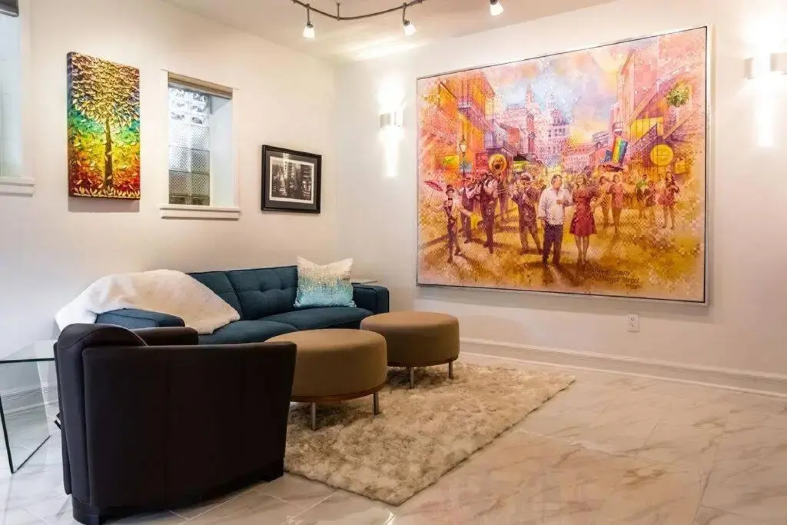 Private Luxury Suite with Hot Tub Downtown Eureka Springs