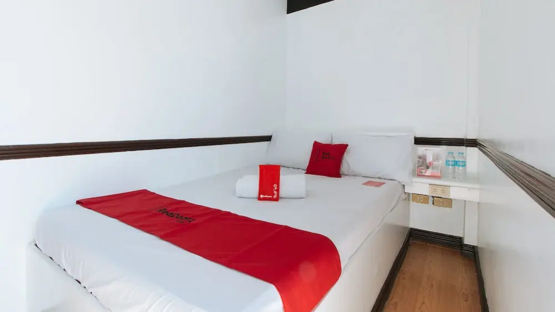 RedDoorz Plus @ Villa Gloria Taguig