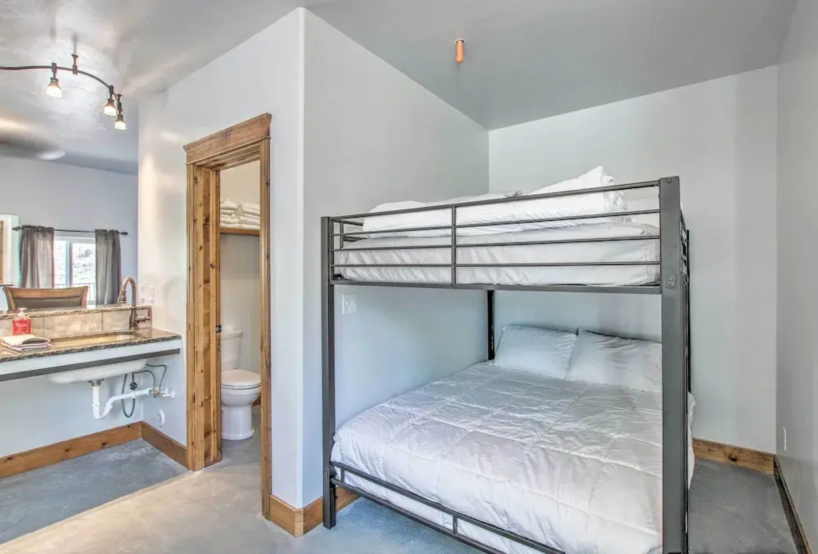 Lovely Lava Hot Springs Studio, Walk to Pools