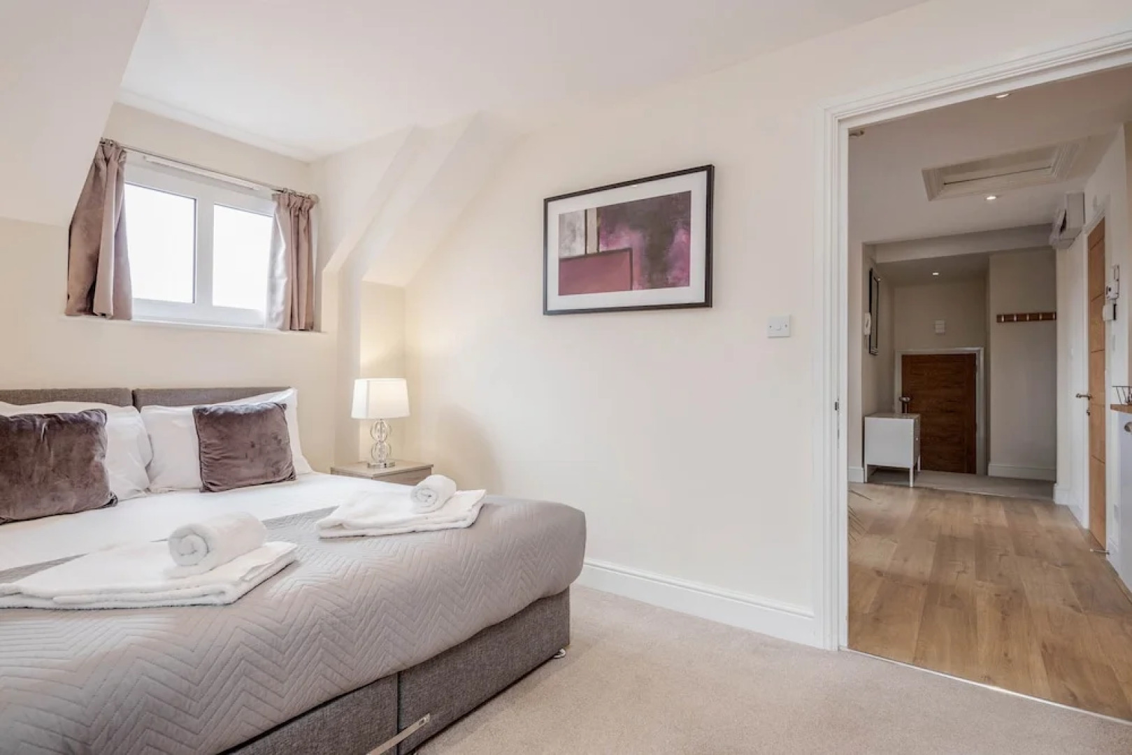 Luxury 1 Bedroom Apartment with Parking