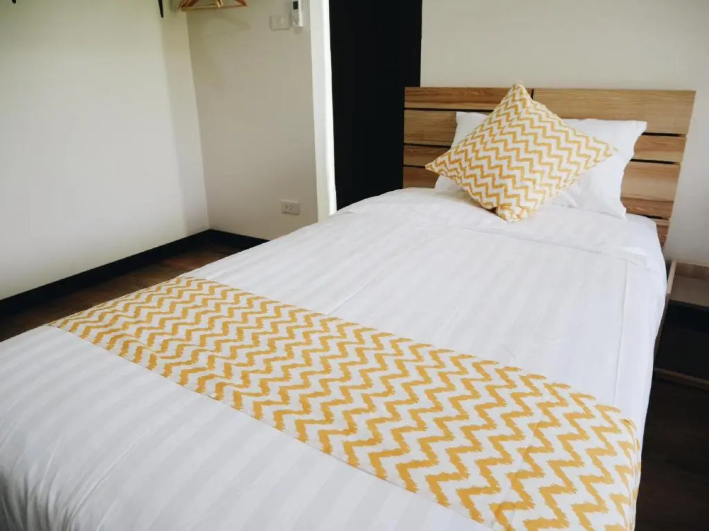 บ้านเพลิน